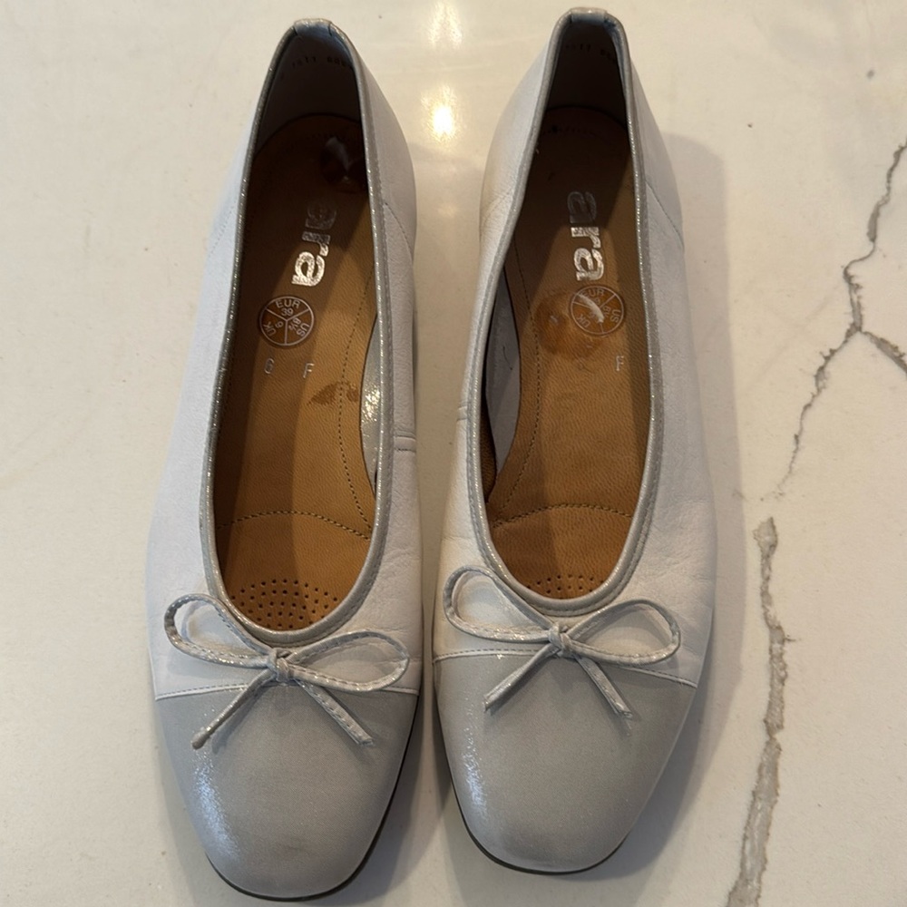 New Women leather shoes, light grey and white flats.  Slight wedge heel. Sz 8.5
